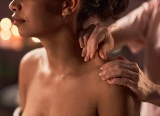 Массаж шейно воротниковой зоны