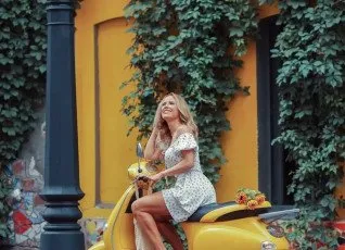 Прогулка на ретро мопеде