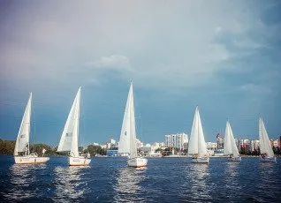 Прогулка на яхте без мотора Рикошет