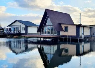 Дом у озера