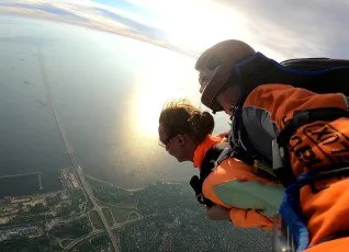 Прыжок с парашютом в тандеме на аэродроме Горская