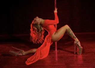 Занятия танцами Pole Dance