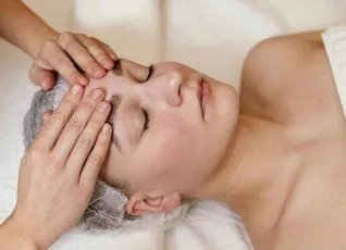 Сеанс массажа лица