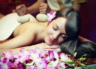 Тайский массаж горячими травяными мешочками