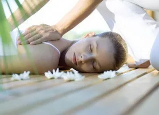 Массаж спины и плеч