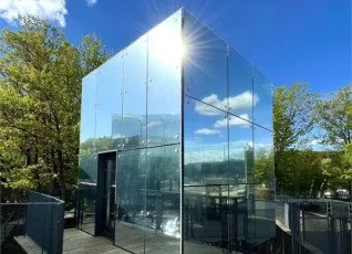 Зеркальный дом Загородный клуб Утрау