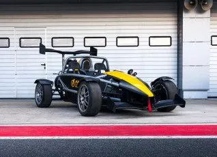 Заезд на спорткаре Ariel Atom на гоночном треке