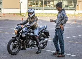 Обучение в мотошколе на категорию А