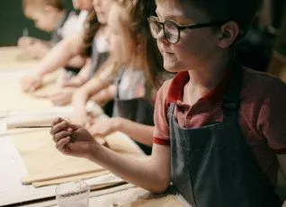 Детский мастер-класс по лепке из глины в Artisan Studia