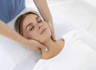 Массаж шейно воротниковой зоны