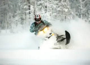 Катание на сноубайке