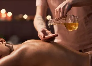 Арома-массаж с горячим маслом или кремом на выбор