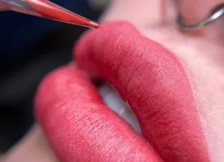 Перманентный макияж губ