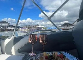 Романтическая прогулка на катере с фуршетом