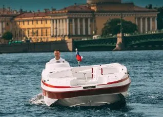 Прогулка на катере Антураж