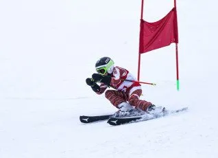 Горные лыжи с инструктором на склоне