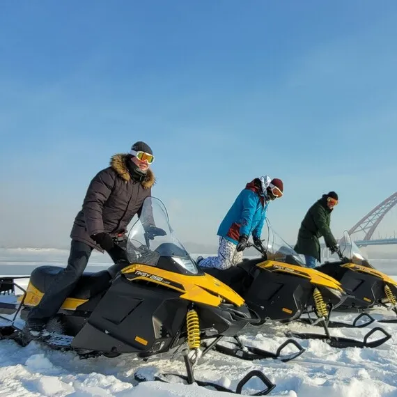 Катание на снегоходе
