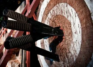 Метание ножей