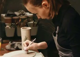 Мастер-класс по лепке из глины в Artisan Studia для взрослых 