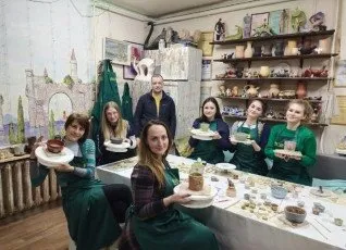 Мастер-класс за гончарным кругом в группе 