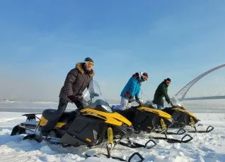 Катание на снегоходе