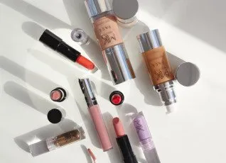 Изготовление косметики в лаборатории Makeup Kitchen