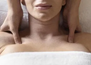 Массаж шейно воротниковой зоны