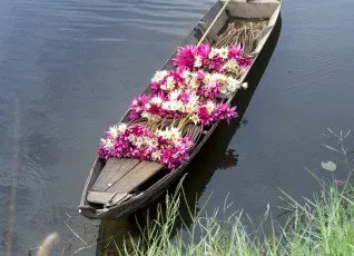 Аренда фотозоны Лодка с цветами