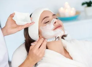 Омолаживающий уход с эффектом лифтинга 