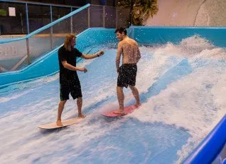 Серфинг на искусственной волне