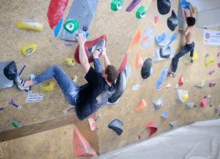 Тренировка на скалодроме