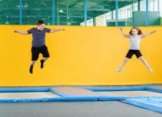 Групповая тренировка на батутах