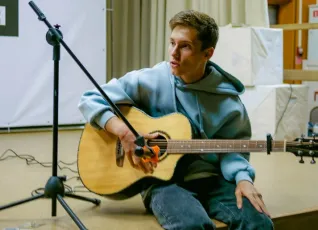 Абонемент на 4 урока игры на гитаре с основателем школы