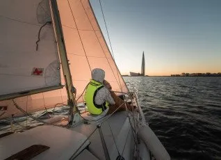 Романтическая прогулка на парусной яхте 