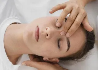 Классический массаж лица с элементами лимфодренажного массажа