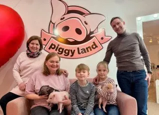 Посещение антикафе с минипигами