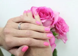 Маникюр и педикюр