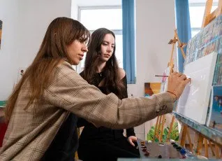  Рисование картины на холсте