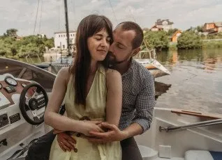 Романтическая прогулка на катере