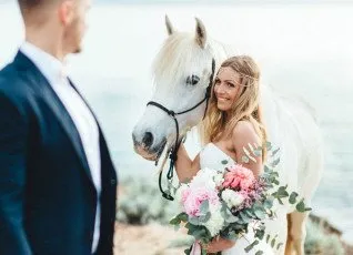 Романтическая прогулка на лошадях