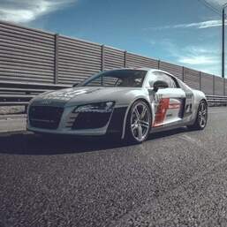 Заезд на Audi R8