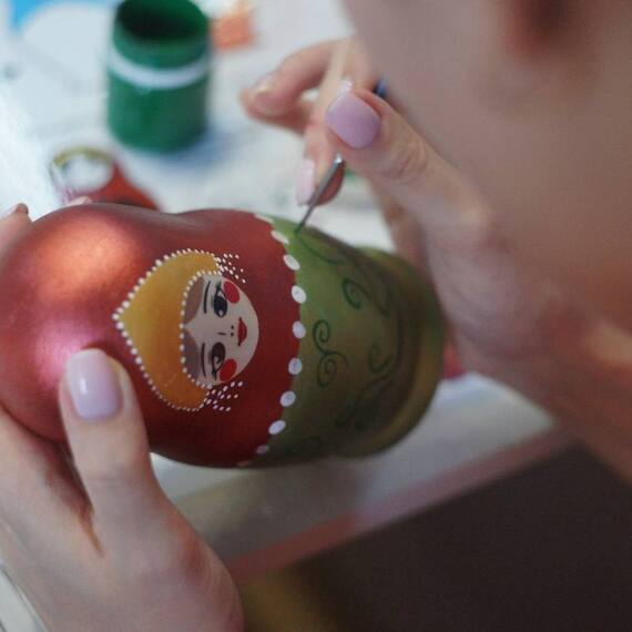 Роспись матрёшки с чаепитием - изображение 1