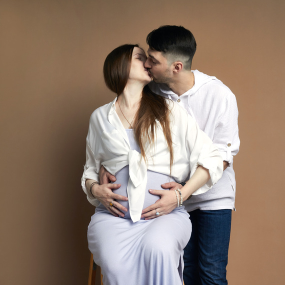 Фотосессия в студии для беременной - изображение 1