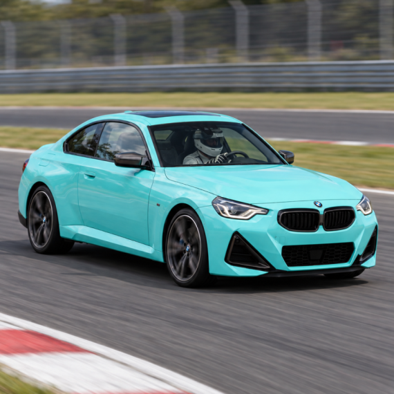 Заезд на спорткаре BMW M240 на гоночном треке