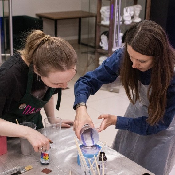 Урок по рисованию акриловыми красками в мастерской в Москве. Главное фото