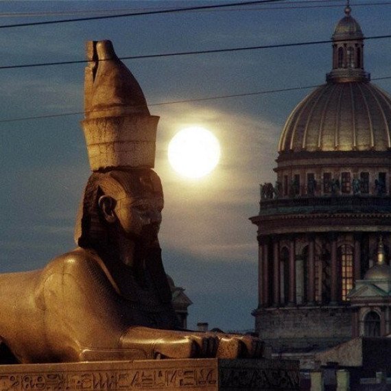 Фотопрогулка по мистическим окрестностям Исаакия - изображение 1