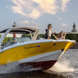 Прогулка на большом катере 