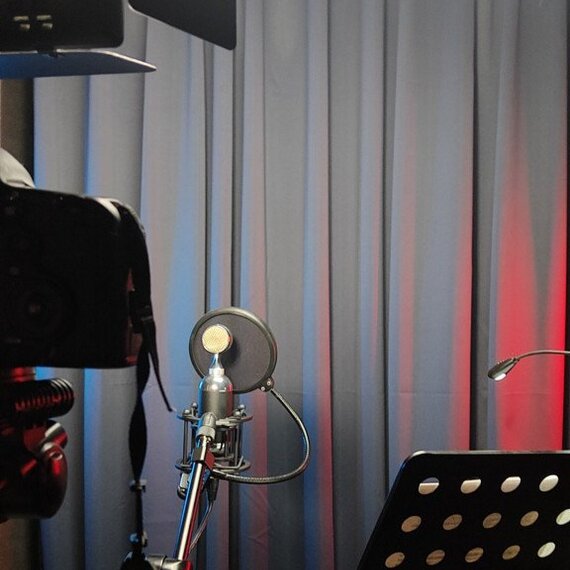 Запись песни в студии и видеосъёмка - изображение 1