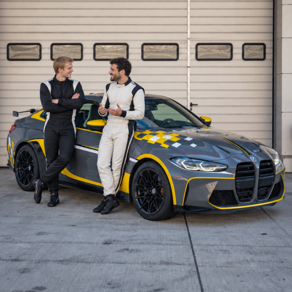 Заезд на спорткаре BMW M4 G82 на гоночном треке
