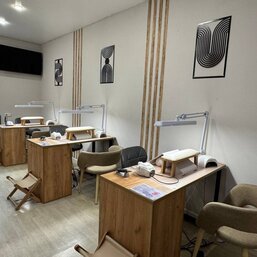 Педикюр с покрытием в студии маникюра и красоты City Nails